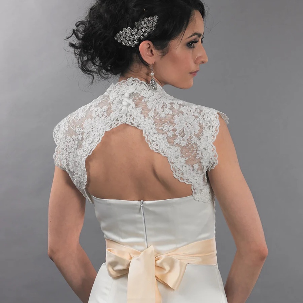 NWT SLEEVELESS BRIDAL KEYHOLE BACK ALENCON LACE BOLERO